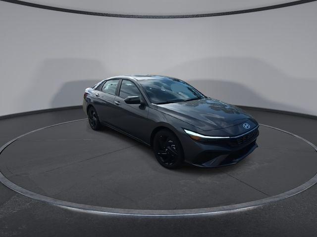 2026 Hyundai Elantra SEL Sport photo 2