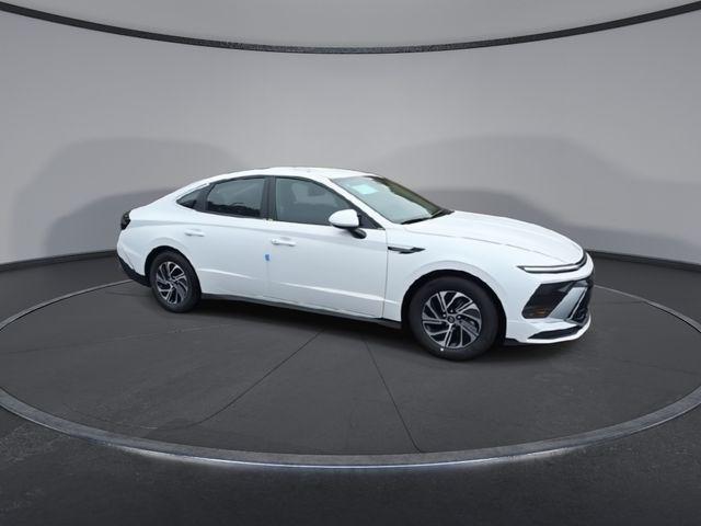 2026 Hyundai Sonata Hybrid Blue photo 2