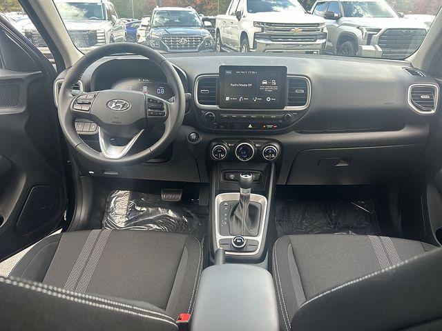 2025 Hyundai Venue SEL - Photo 18