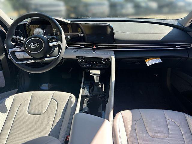 2025 Hyundai Elantra Limited - Photo 20