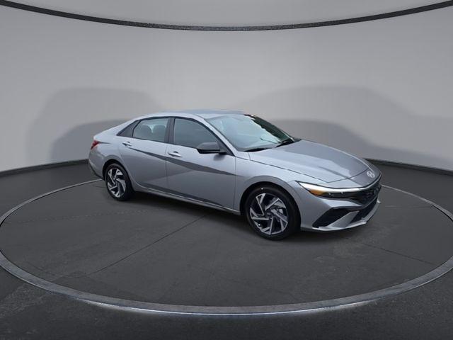 2025 Hyundai Elantra SEL Sport photo 2