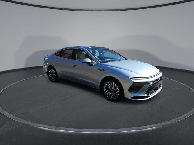 2026 Hyundai Sonata Hybrid Limited photo 2
