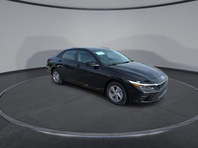 2026 Hyundai Elantra SE photo 2