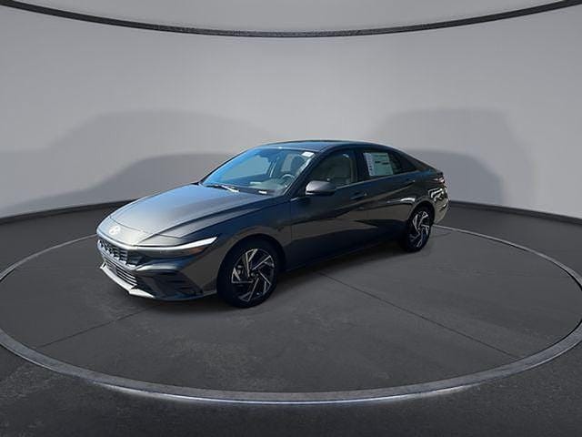 2025 Hyundai Elantra Limited - Photo 7