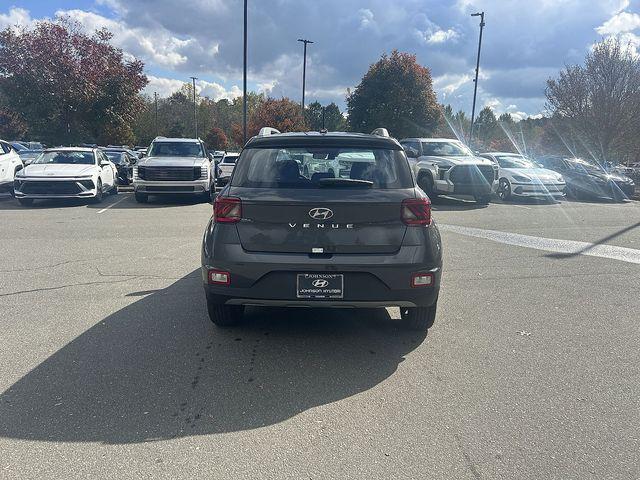 2025 Hyundai Venue SEL - Photo 15