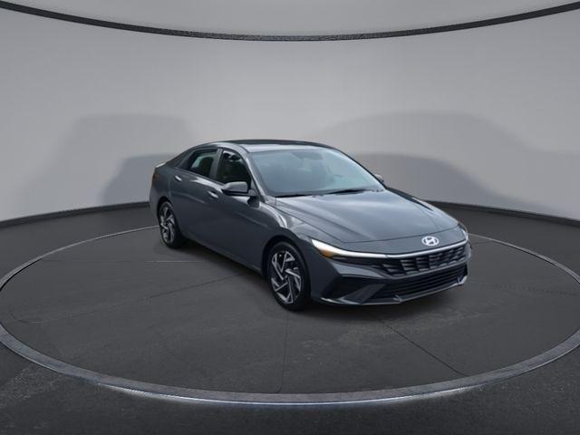 2025 Hyundai Elantra SEL Sport photo 2