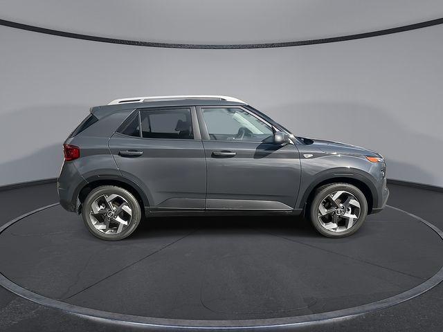 2025 Hyundai Venue SEL - Photo 10