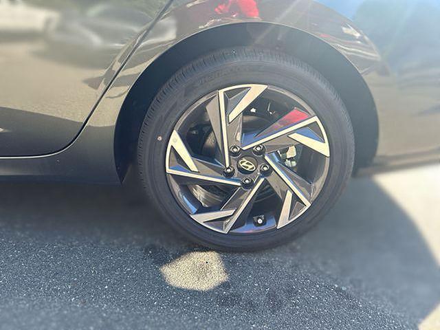 2025 Hyundai Elantra Limited - Photo 44