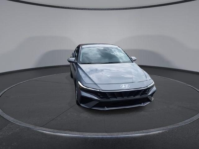 2025 Hyundai Elantra SE photo 2