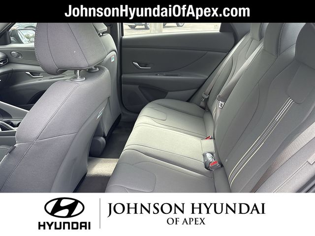 2025 Hyundai Elantra SEL - Photo 16