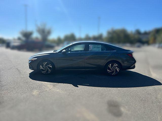 2025 Hyundai Elantra Limited - Photo 19