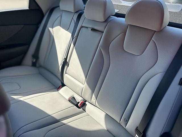 2025 Hyundai Elantra Limited - Photo 24