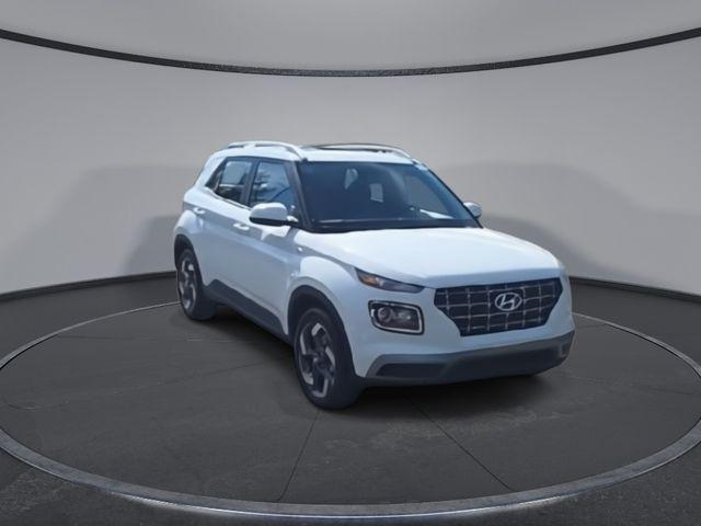 2025 Hyundai Venue SEL photo 2