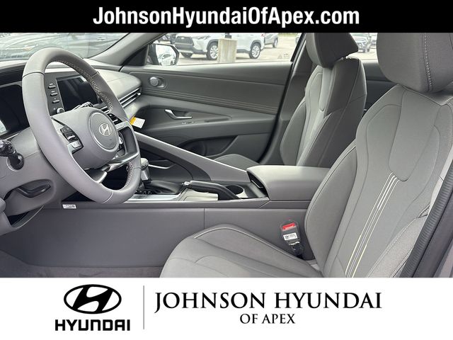 2025 Hyundai Elantra SEL - Photo 17