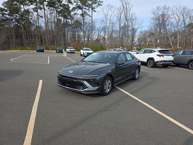 2026 Hyundai Sonata SE's photo