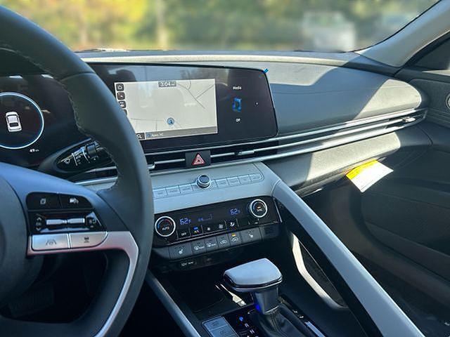 2025 Hyundai Elantra Limited - Photo 35