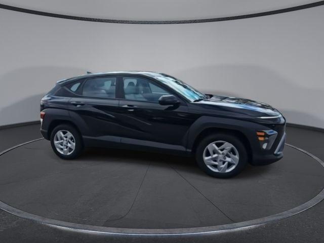 2026 Hyundai Kona SE photo 2