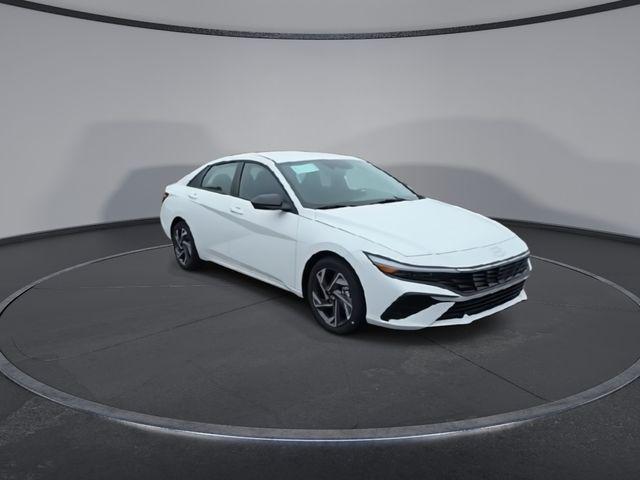 2025 Hyundai Elantra SEL Sport photo 2