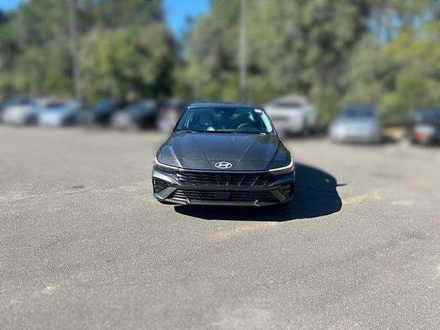 2025 Hyundai Elantra Limited - Photo 13