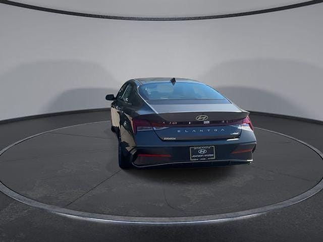 2025 Hyundai Elantra Limited - Photo 10