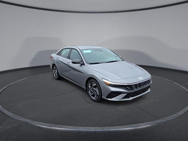 2025 Hyundai Elantra SEL Sport photo 2