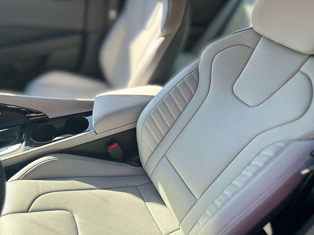 2025 Hyundai Elantra Limited - Photo 25