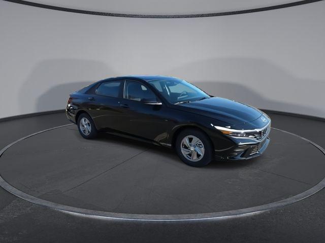 2026 Hyundai Elantra SE photo 2