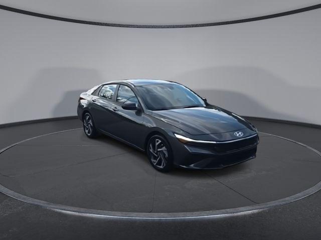 2025 Hyundai Elantra SEL Sport photo 2
