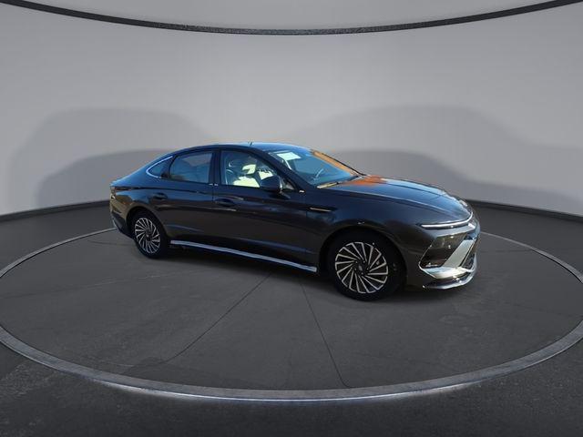 2026 Hyundai Sonata Hybrid SEL photo 2