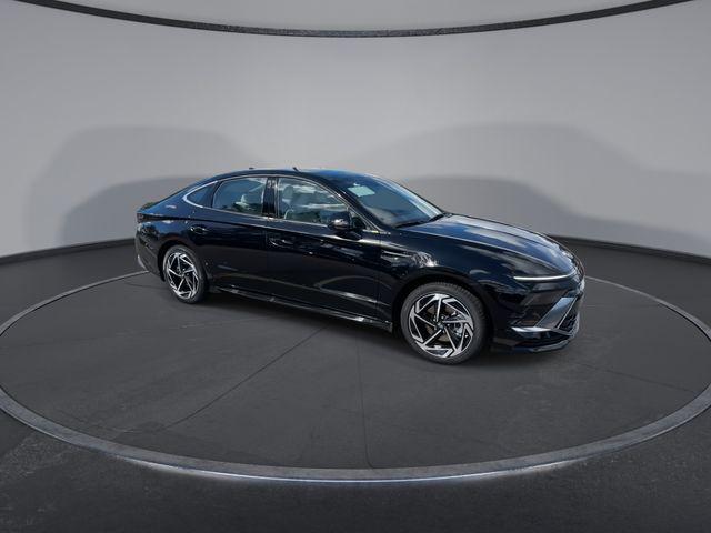 2026 Hyundai Sonata SEL Sport photo 2