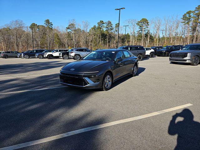 2026 Hyundai Sonata SE's photo