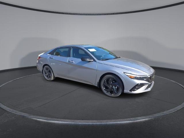 2026 Hyundai Elantra SEL Sport photo 2