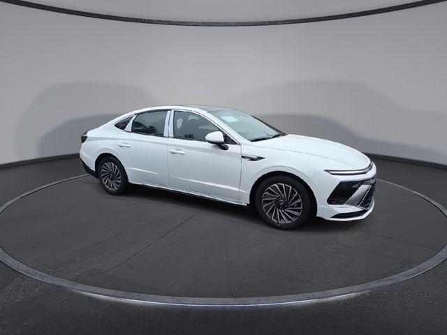 2026 Hyundai Sonata Hybrid SEL photo 2