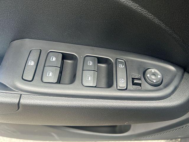 2025 Hyundai Venue SEL - Photo 34