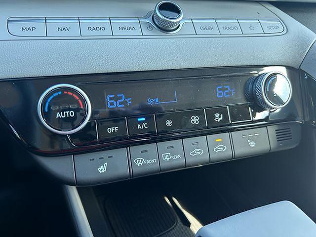 2025 Hyundai Elantra Limited - Photo 31