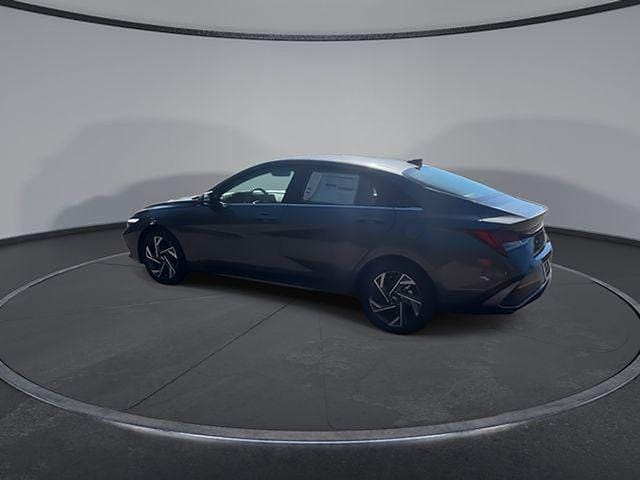 2025 Hyundai Elantra Limited - Photo 9