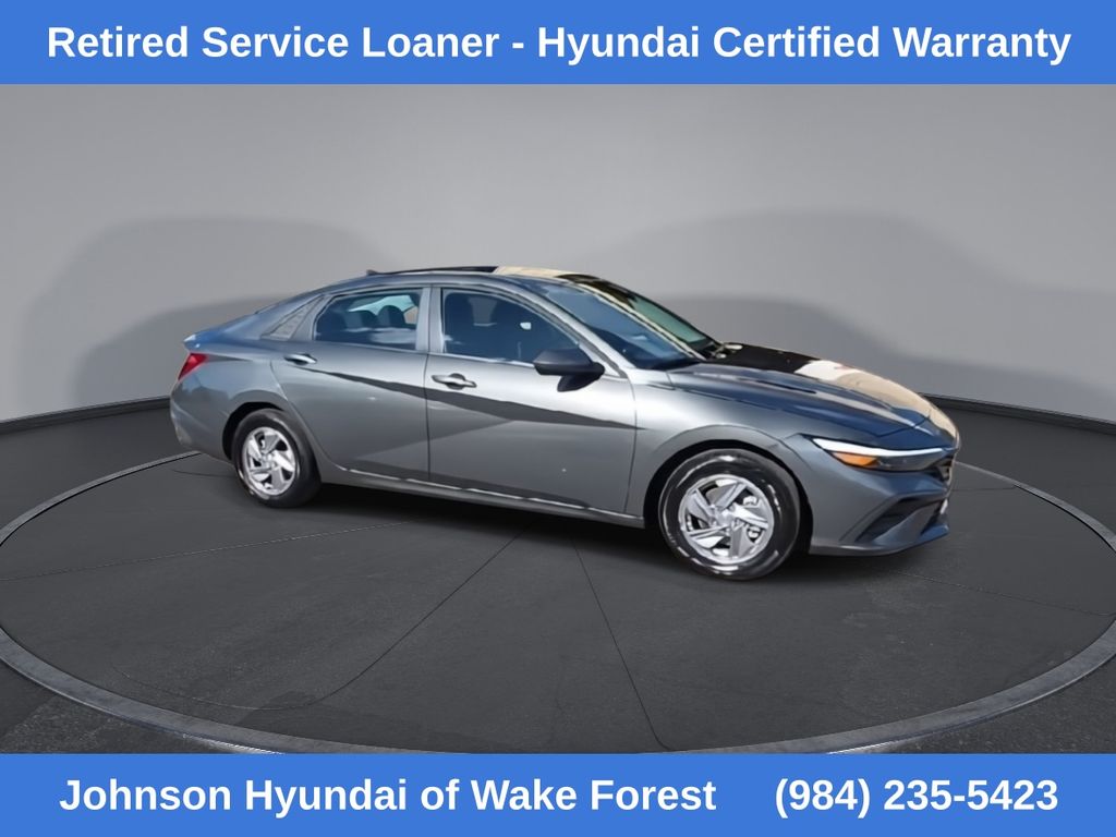 2025 Hyundai Elantra SE photo 2
