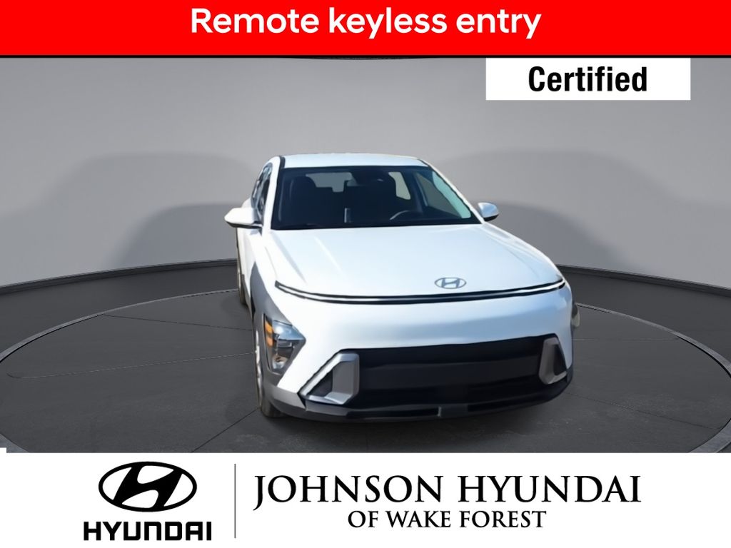 2025 Hyundai Kona SE photo 3