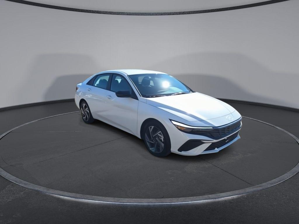 2025 Hyundai Elantra SEL Sport photo 2