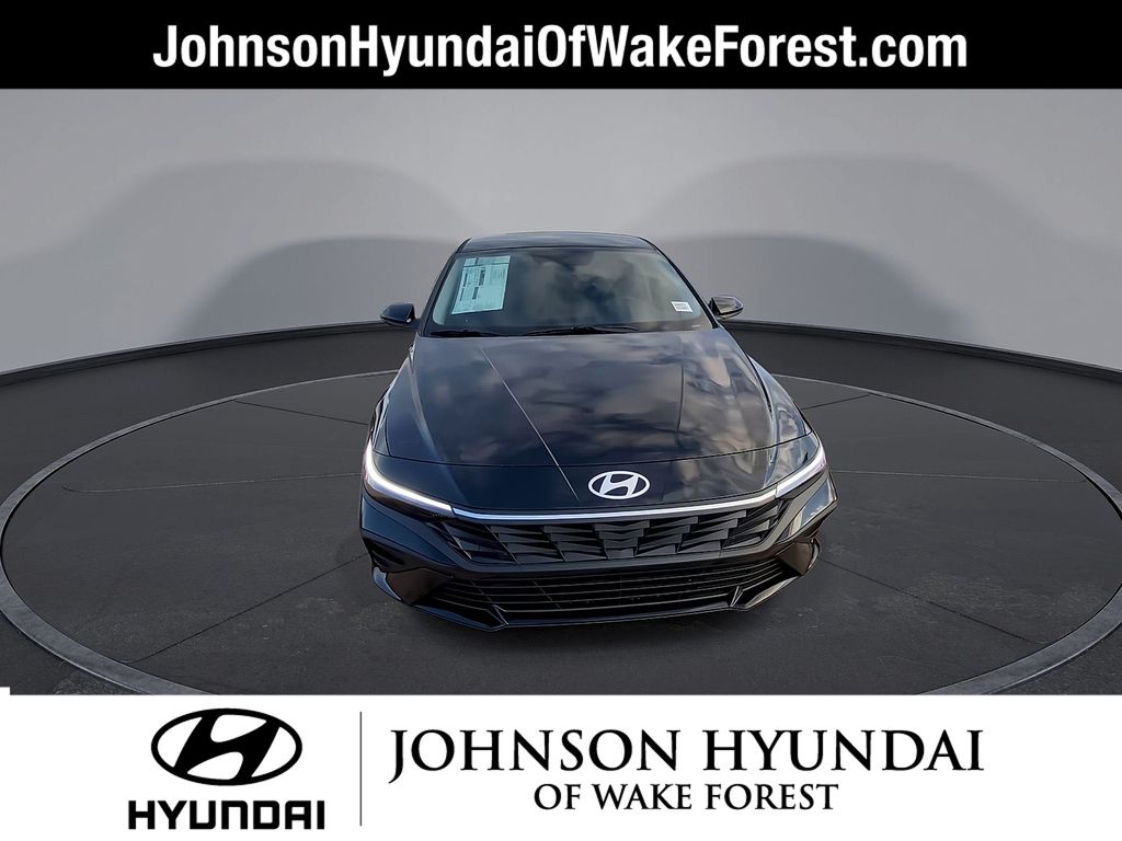 2025 Hyundai Elantra SE - Photo 3