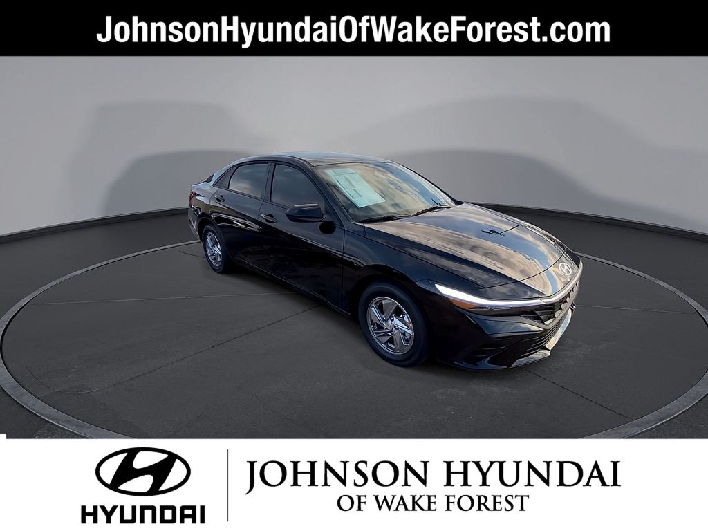 2025 Hyundai Elantra SE - Photo 2