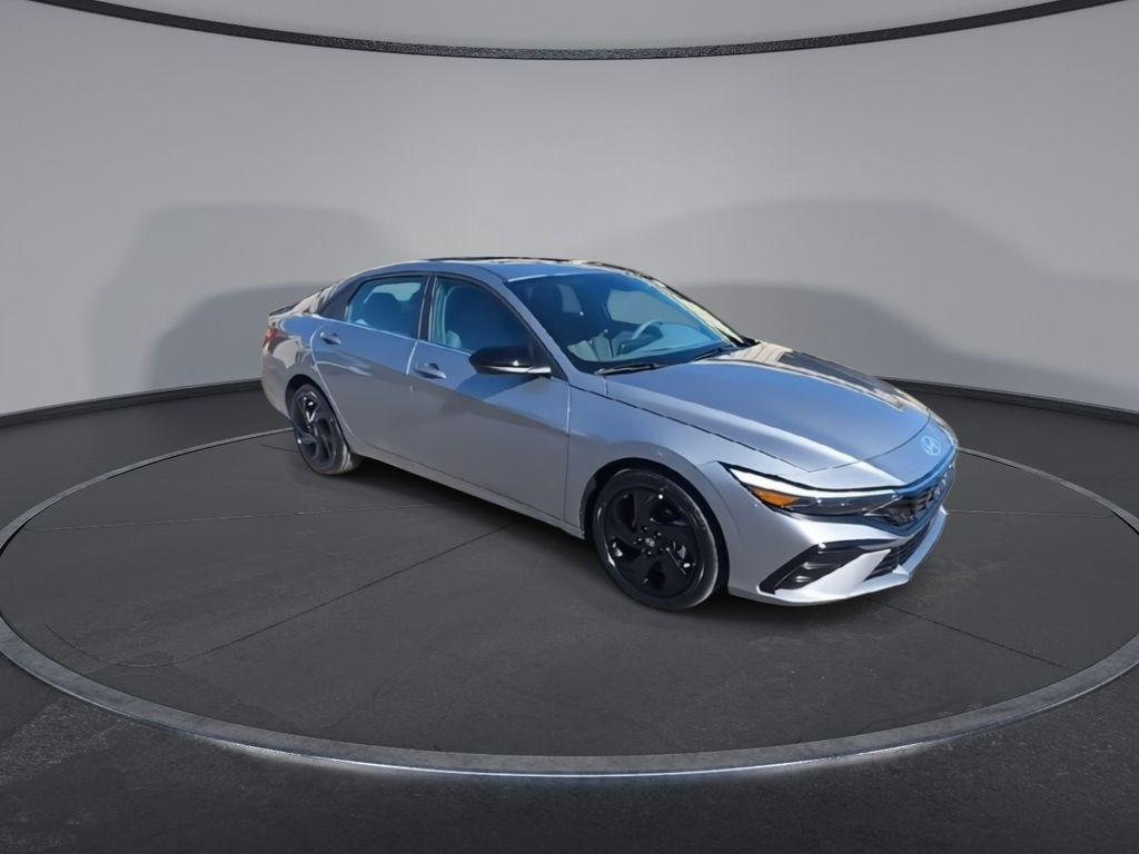2026 Hyundai Elantra SEL Sport photo 2