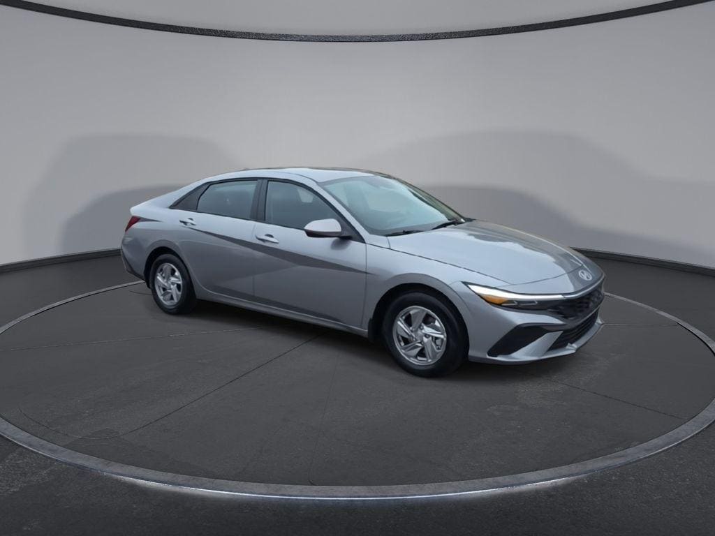 New 2025 Hyundai Elantra SE Sedan