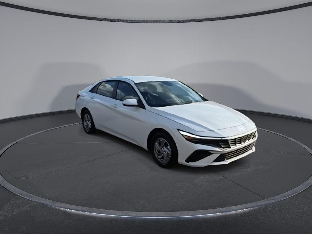 2025 Hyundai Elantra SE photo 2