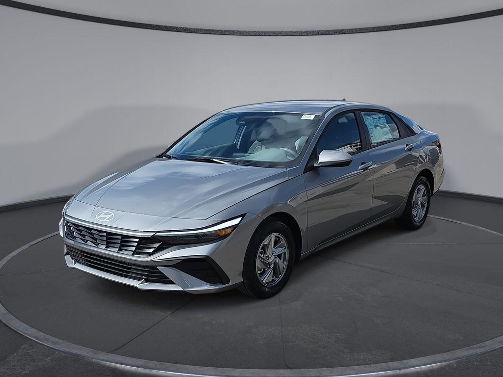 2026 Hyundai Elantra SE's photo