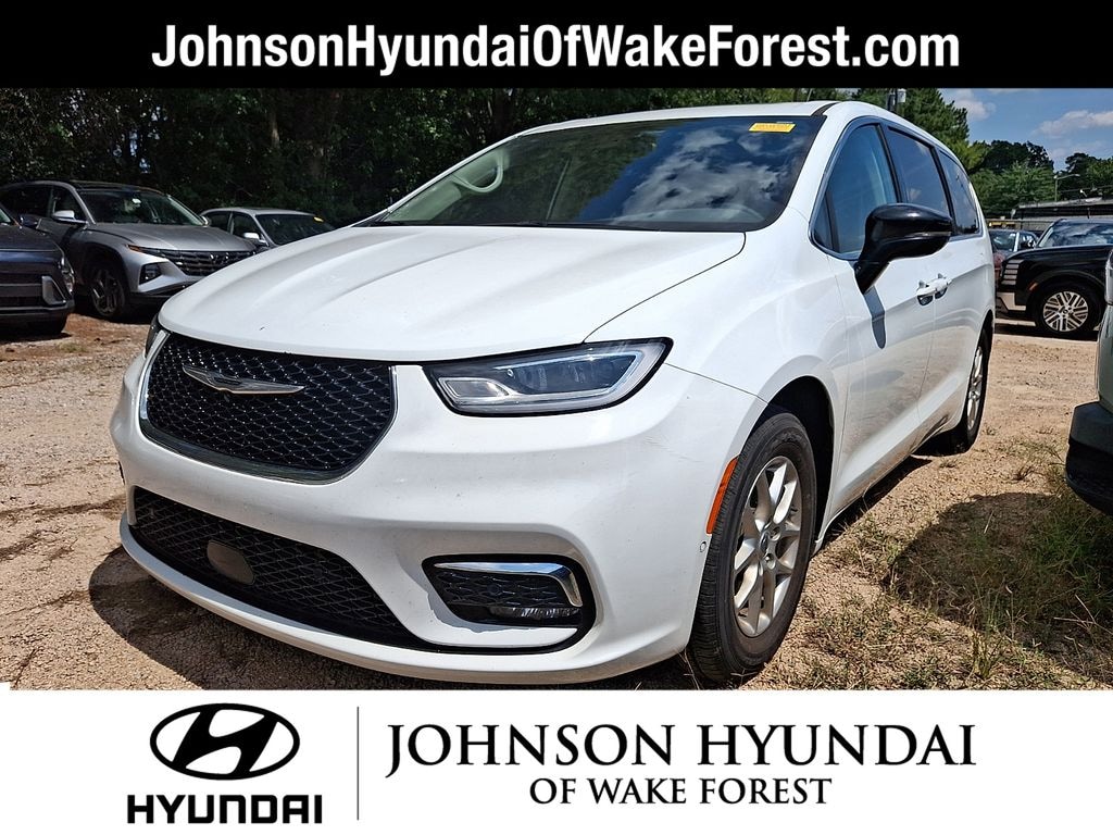 Used 2024 Chrysler Pacifica Touring L Minivan/Van