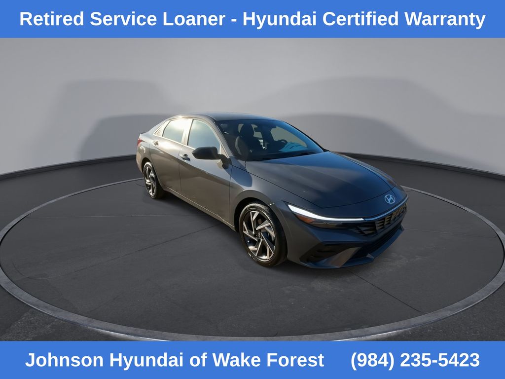 2025 Hyundai Elantra SEL Sport photo 2