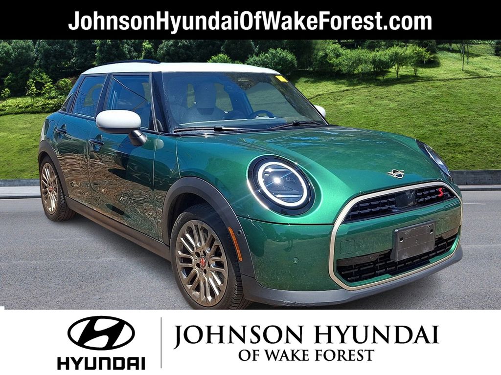 2025 MINI Hardtop Cooper S Signature's photo