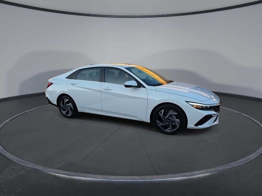 New 2025 Hyundai Elantra Hybrid Limited Sedan