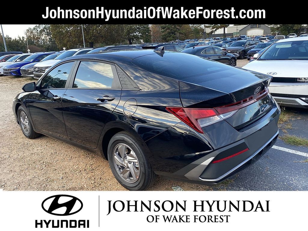 2025 Hyundai Elantra SE - Photo 11
